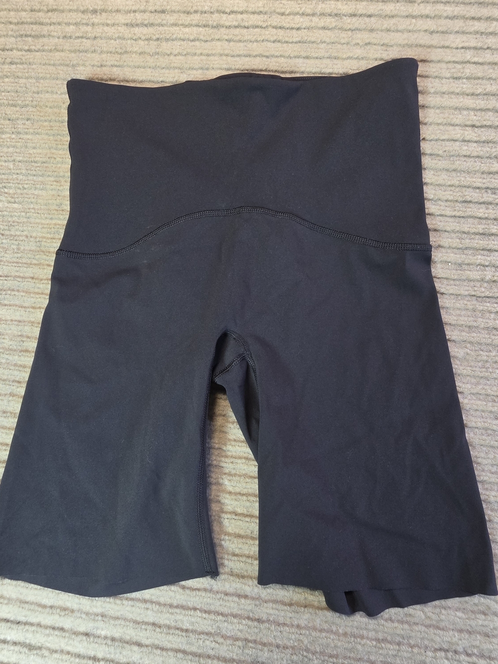 Spanx Booty Boost Black 8" Mid Rise Bike Shorts Women's Medium Workout